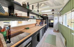 Fridge, oven, stovetop, dishwasher - Cozy home in Skagen with house a panoramic view (Skagen)