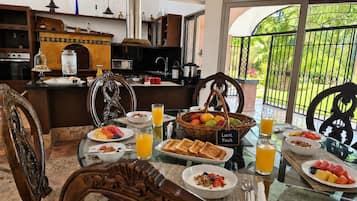 Petit déjeuner en libre-service compris tous les jours