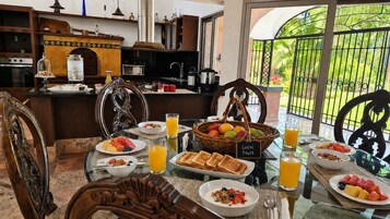 Free daily self-serve breakfast