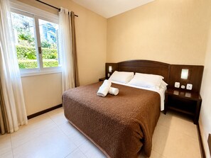 Desk, iron/ironing board, free WiFi - Pousada nosso lar (Gramado)