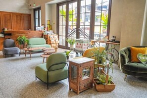 Lobby - Old School (Taichung)