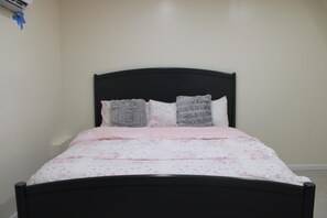 1 bedroom, iron/ironing board, free WiFi, bed sheets - Cozy 1-bedroom apartment in perfect Covington with AC (Covington)