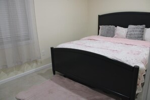 1 bedroom, iron/ironing board, free WiFi, bed sheets - Cozy 1-bedroom apartment in perfect Covington with AC (Covington)