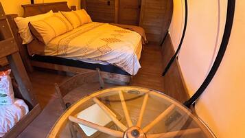 1 bedroom, bed sheets