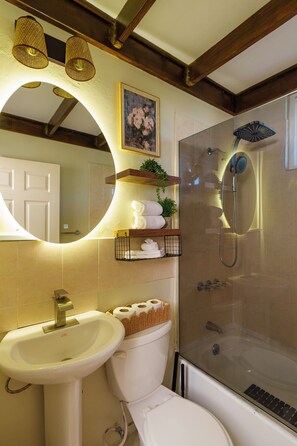 Bathroom - Cozy Loft Escape - Prime Lady Musgrave Location w/ Full Bed +Lounge Sleep Area (Kingston)