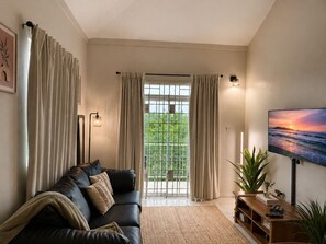 Living area - Cozy Loft Escape - Prime Lady Musgrave Location w/ Full Bed +Lounge Sleep Area (Kingston)