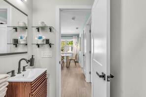 House, Multiple Beds (Sunsets and Sand Beach Getaway) | Interior - Sunsets and Sand Beach Getaway (Indian Rocks Beach)