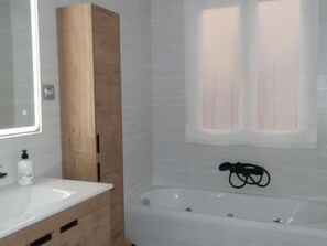 Bathroom - Maribel Heritage Apartments for 4 people (Toledo)