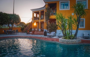 Outdoor pool - Lagos Beachfront Studio Apartment With Pool (Lagos)