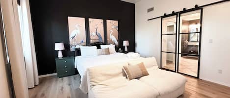 4 Schlafzimmer, Schreibtisch, Bügeleisen/Bügelbrett, Reisekinderbett