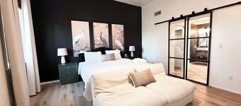 The Resort House: Heated Pool, Spa, Golf & Games!