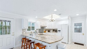 Villa (3 Bedrooms) | Private kitchen - 7660 Ridgewood Ave (Cape Canaveral)