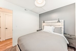 Room - Pocket Canmore chalet - Downtown -rooftop hot tub (Canmore)