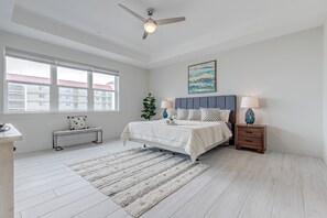อพาร์ทเมนท์ (4 Bedrooms) | 4 ห้องนอน, เตารีด/โต๊ะรีดผ้า, ผ้าปูที่นอน