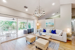 House (3 Bedrooms) | Ruang tamu | 45 inci televisyen dengan digital 