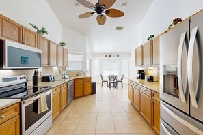 منزل (3 Bedrooms) | مطبخ خاص | ثلاجة، ميكروويف، فرن، موقد طهي مسطح