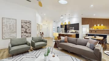 House (4 Bedrooms) | Living area | 45-inch Smart TV with digital channels