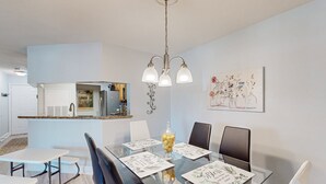 Apartment (2 Bedrooms) | Dining room - Cypress Cove 111 (Melbourne)