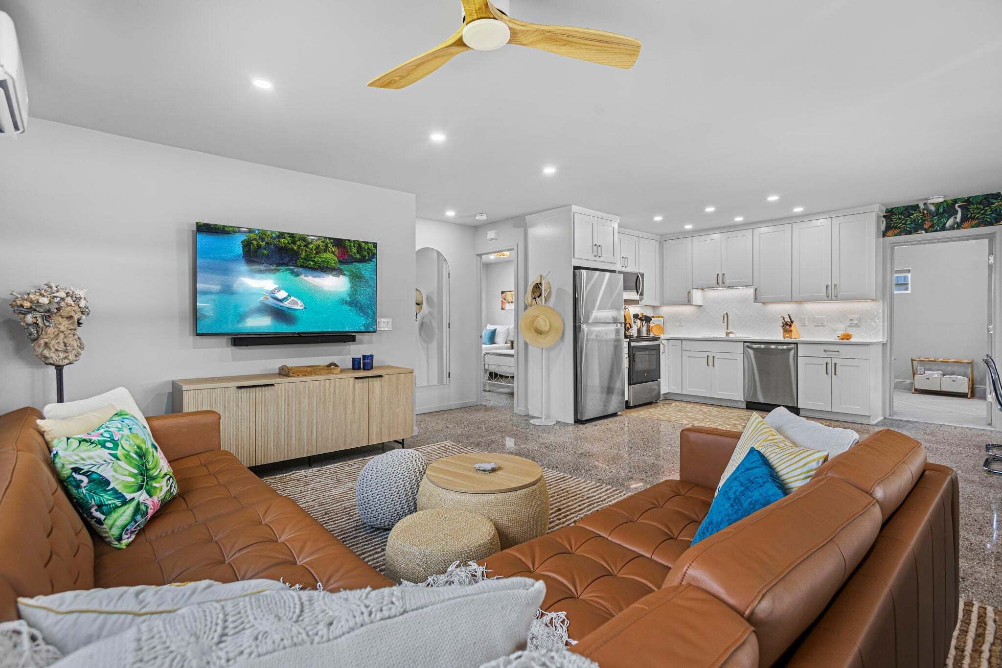 House (3 Bedrooms) | Living area | 45-inch Smart TV with digital channels