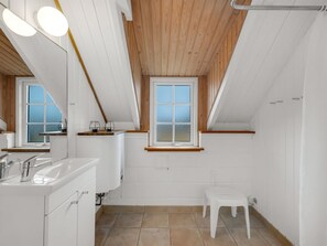 Bathroom - "Nilsa" - 800m from the sea by Interhome (Ringkøbing)