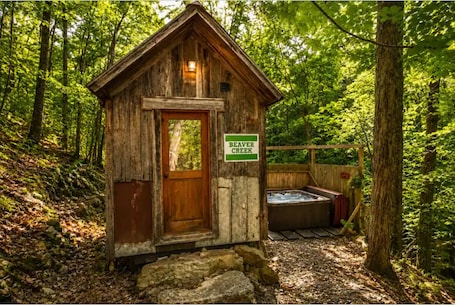 Outdoor spa tub. Beaver Creek Forest Cabin