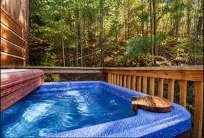 Outdoor spa tub - Rustic Smoky Mountain Retreat w/ Hot Tub (Newport)