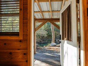 Interior - Tranquil 2-bedroom cabin with AC in charming Newport (Newport)
