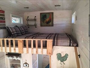 Room - Secluded Mt Farmer Cabin + Hot Tub (Newport)