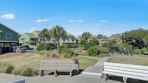Apartment (2 Bedrooms) | Interior - 7C Mariners Walk by Avantstay Beautiful Porch, Easy Access to Pool + Beach (Isle of Palms)