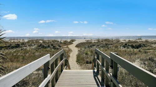 7C Mariners Walk by Avantstay Beautiful Porch, Easy Access to Pool + Beach