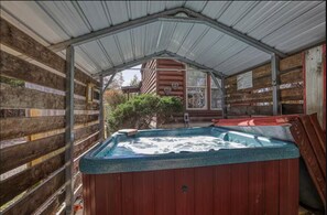 Outdoor spa tub - Secluded Smoky Mtn Cabin w/ Hot Tub • Views • (Newport)