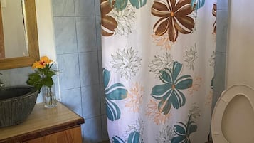 Cabaña Deluxe, patio, vistas al jardín | Baño | Jabón y champú