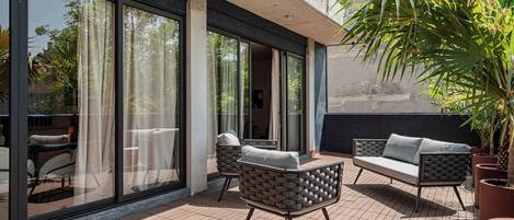 Presidential Condo, Courtyard View | Terrace/patio