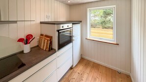 Kaffetrakter/tekoker, kjøleskap, ovn og kokeplater