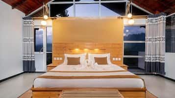Habitación Deluxe doble, vistas a la montaña | Espacio para trabajar con un portátil y wifi gratis
