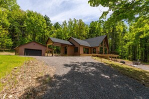 Exterior - NEW: Gorgeous Grand Chalet w/ Hot Tub & Views (Catskill)