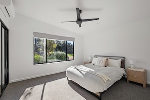 4 bedrooms, iron/ironing board, free WiFi - Timber & Tide Retreat - Modern Margaret River Escape with Firepit (Margaret River)