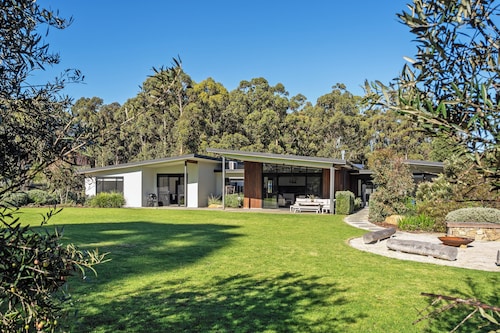 Timber & Tide Retreat - Modern Margaret River Escape with Firepit