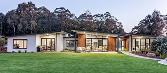 Timber & Tide Retreat - Modern Margaret River Escape with Firepit