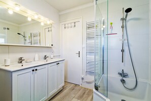 Bathroom - La Maison de Gianni - 7km de la Plage (Quettreville-sur-Sienne)
