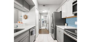 Fridge, microwave, oven, stovetop -  Recently Renovated 1 Bedroom Condo on the First Floor  (Clearwater)