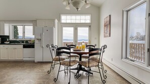 Interior - Mountainview - Guest House by Avantstay Heated Pool + Hot Tub + Games Lake + Cannoe Near Hunter Mountain (Hensonville)