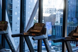Fitness facility - Stylish Melbourne CBD 2-Bed, 2-Bath Apartment with Pool, Gym & Games Room (Melbourne)