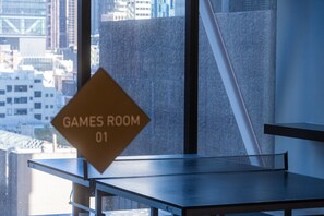 Dining - Stylish Melbourne CBD 2-Bed, 2-Bath Apartment with Pool, Gym & Games Room (Melbourne)