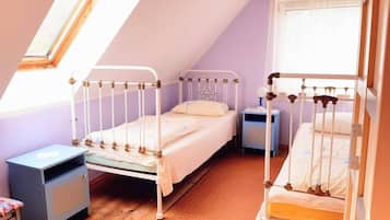 House | 6 bedrooms, iron/ironing board, individually furnished, bed sheets