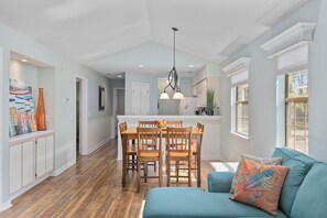 Interior - Changes in Latitude (Pawleys Island)