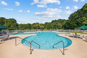 Outdoor pool - Changes in Latitude (Pawleys Island)
