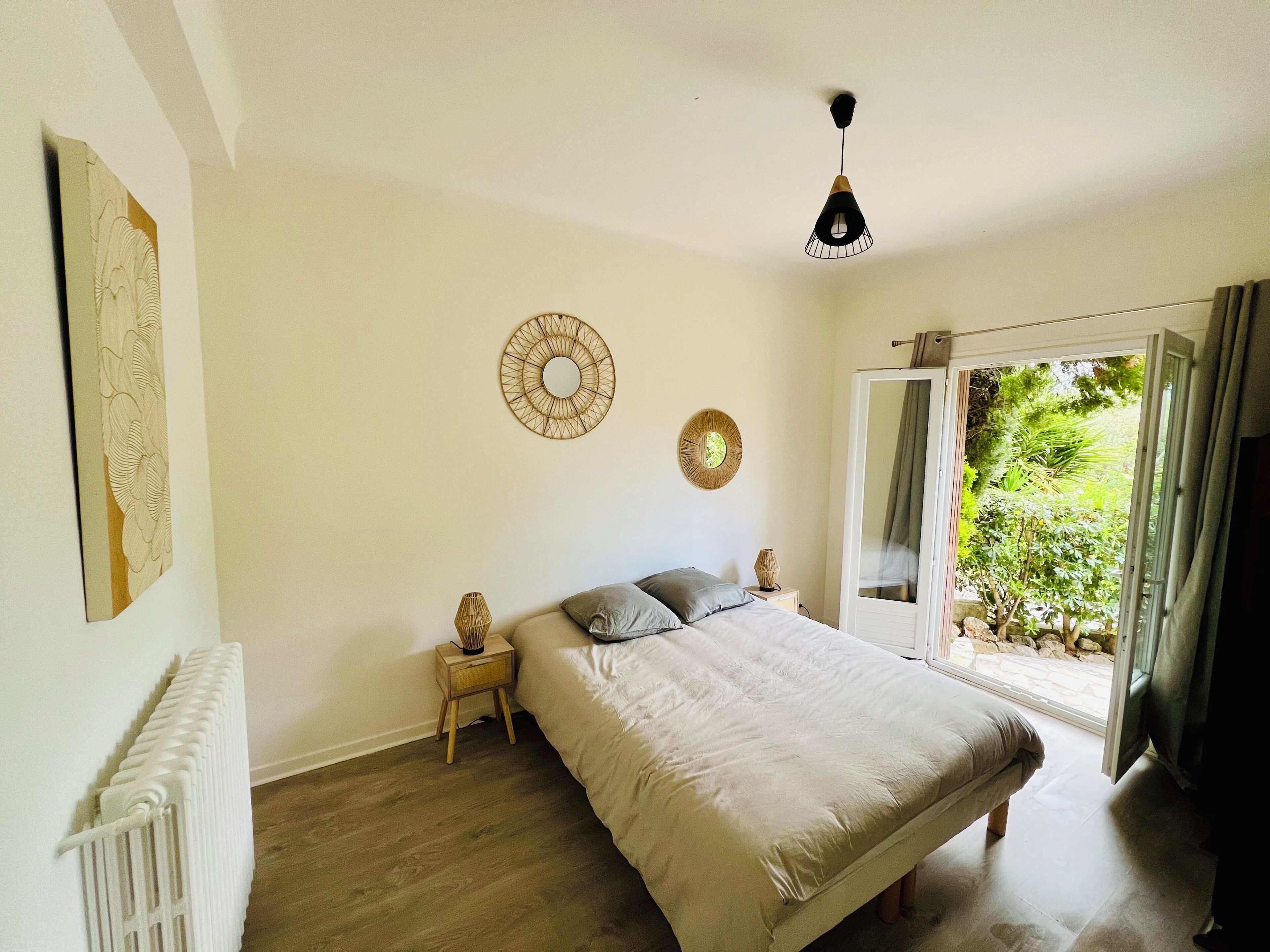 5 bedrooms, free WiFi, bed sheets