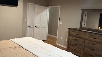 Iron/ironing board, WiFi, bed sheets