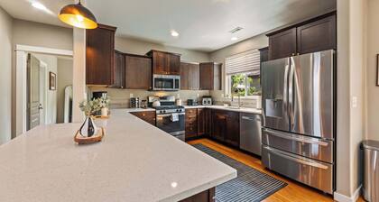 Spacious home centrally located by Autzen Stadium